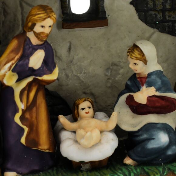 Vintage Ceramic Nativity Creche Figurine by Mervyns Holy Family Baby Jesus 4.75" - Picture 2 of 7